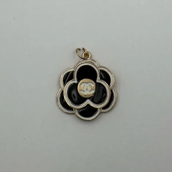 Chanel Camellia Zipper Pull - Picture 3 of 4